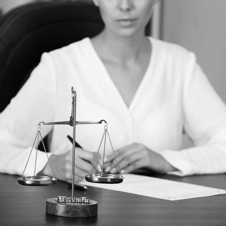 الأشياء التي يجب التحقق منها قبل تعيين محام الأشياء التي يجب التحقق منها قبل تعيين محام